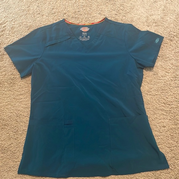 Dickies scrub top in Caribbean blue - Picture 1 of 4